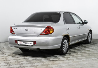 Подержанный автомобиль Kia Spectra Sedan 2006 года (5 фото)