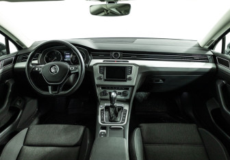 Подержанный автомобиль Volkswagen Passat Sedan 2017 года (13 фото)