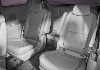 Подержанный автомобиль Kia Carnival 2019 года (13 фото)