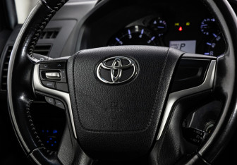 Подержанный автомобиль Toyota Land Cruiser Prado 2021 года (13 фото)