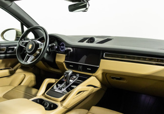Подержанный автомобиль Porsche Cayenne 2019 года (9 фото)