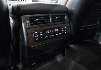 Подержанный автомобиль Toyota Land Cruiser Suv 2019 года (26 фото)