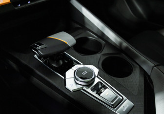 Подержанный автомобиль Changan UNI-V 2023 года (22 фото)