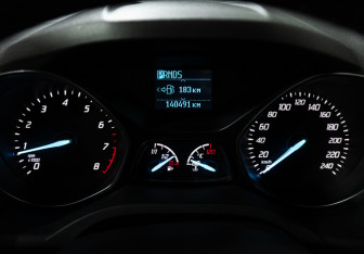 Подержанный автомобиль Ford Kuga 2016 года (12 фото)