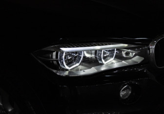 Подержанный автомобиль BMW X5 2015 года (25 фото)