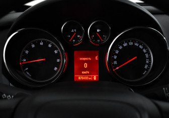 Подержанный автомобиль Opel Astra Hatchback 2014 года (16 фото)