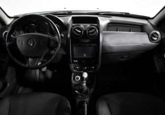 Подержанный автомобиль Renault Duster 2017 года (14 фото)