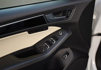 Подержанный автомобиль Audi Q5 2012 года (21 фото)
