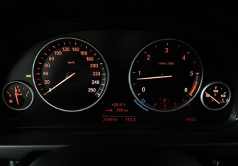 Подержанный автомобиль BMW X5 2015 года (12 фото)