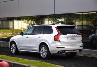 Подержанный автомобиль Volvo XC90 2019 года (8 фото)