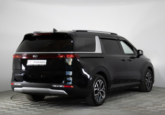 Подержанный автомобиль Kia Carnival 2021 года (5 фото)