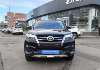 Подержанный автомобиль Toyota Fortuner 2019 года (2 фото)