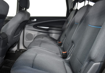 Подержанный автомобиль Ford S-MAX 2007 года (12 фото)