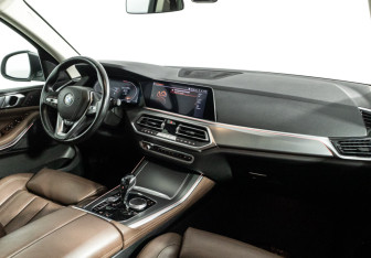 Подержанный автомобиль BMW X5 2019 года (9 фото)