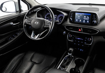 Подержанный автомобиль Hyundai Santa Fe 2020 года (17 фото)