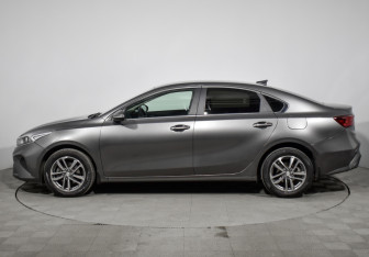 Подержанный автомобиль Kia Cerato Sedan 2022 года (8 фото)