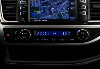 Подержанный автомобиль Toyota Highlander 2014 года (17 фото)