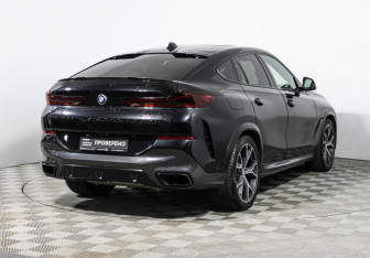 Подержанный автомобиль BMW X6 2020 года (5 фото)