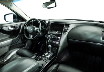Подержанный автомобиль Infiniti FX 2012 года (9 фото)