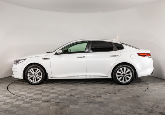 Подержанный автомобиль Kia Optima Sedan 2017 года (8 фото)