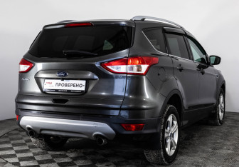 Подержанный автомобиль Ford Kuga 2016 года (5 фото)