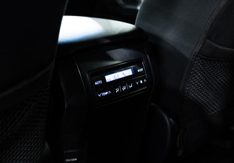 Подержанный автомобиль Toyota Land Cruiser Prado 2018 года (17 фото)