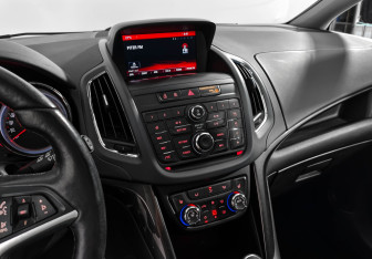 Подержанный автомобиль Opel Zafira Compactvan 2014 года (17 фото)