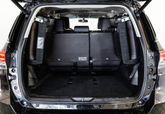 Подержанный автомобиль Toyota Fortuner 2018 года (26 фото)