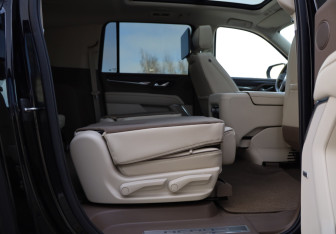 Подержанный автомобиль GMC Yukon 2022 года (32 фото)