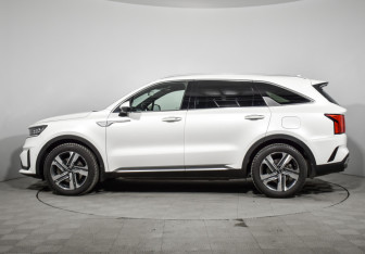 Подержанный автомобиль Kia Sorento 2023 года (8 фото)