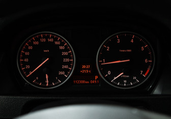Подержанный автомобиль BMW X1 2013 года (12 фото)