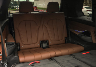 Подержанный автомобиль BMW X7 2020 года (37 фото)