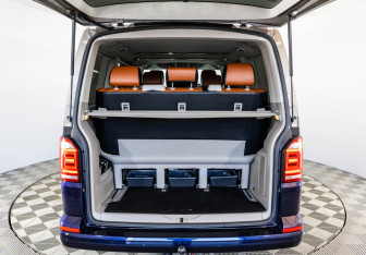 Подержанный автомобиль Volkswagen Multivan 2015 года (32 фото)