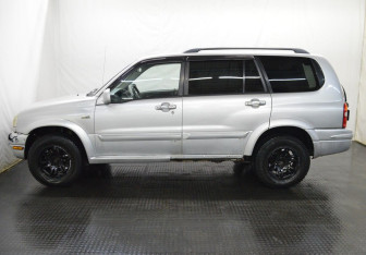 Подержанный автомобиль Suzuki Grand Vitara 2002 года (8 фото)