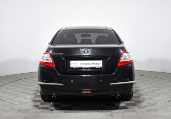 Подержанный автомобиль Nissan Teana 2011 года (6 фото)
