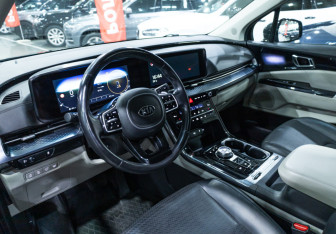Подержанный автомобиль Kia Carnival 2021 года (22 фото)