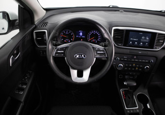 Подержанный автомобиль Kia Sportage 2019 года (10 фото)
