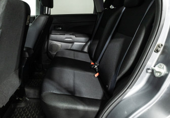 Подержанный автомобиль Mitsubishi ASX 2011 года (10 фото)