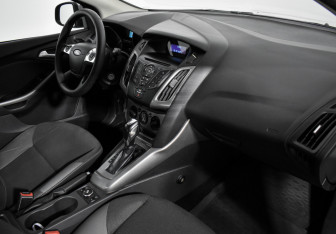 Подержанный автомобиль Ford Focus Sedan 2011 года (12 фото)