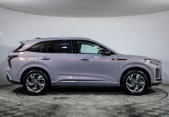 Подержанный автомобиль Hongqi HS3 2024 года (4 фото)