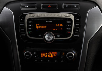 Подержанный автомобиль Ford Mondeo Sedan 2013 года (14 фото)