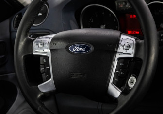 Подержанный автомобиль Ford S-MAX 2007 года (11 фото)