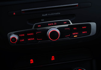 Подержанный автомобиль Audi Q3 2016 года (17 фото)