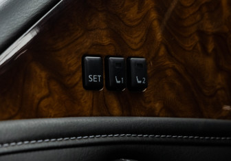 Подержанный автомобиль Infiniti QX80 2016 года (24 фото)