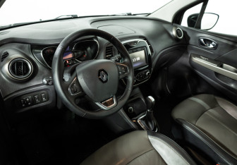 Подержанный автомобиль Renault Kaptur 2018 года (11 фото)