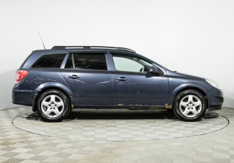 Подержанный автомобиль Opel Astra Wagon 2010 года (4 фото)