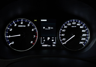 Подержанный автомобиль Mitsubishi Outlander 2015 года (12 фото)