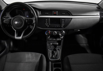 Подержанный автомобиль Kia Rio Sedan 2019 года (16 фото)