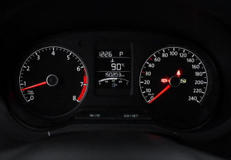 Подержанный автомобиль Volkswagen Polo Sedan 2017 года (16 фото)