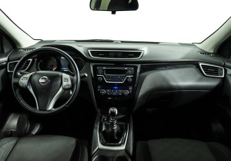 Подержанный автомобиль Nissan Qashqai 2017 года (13 фото)